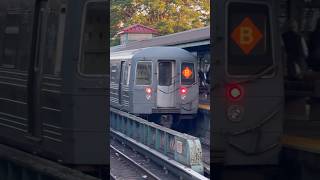 Diamond B train at Kings Hwy