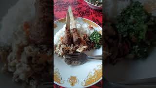 lawar ayam di Manikan Guang " kuliner Bali"