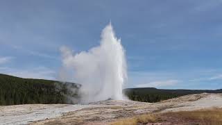 OLD FAITHFUL GEYSER YELLOW STONE NATIONAL PARK WYOMING USA