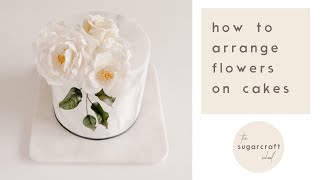 How to arrange sugar flowers on cakes