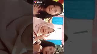 Zaqia berliana Putria dan qeisya Shafira Putria main likee