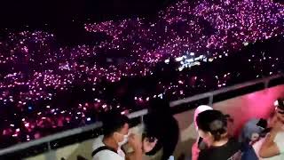 Someone getting engaged at Blackpink's Concert in Philippines 😭💖