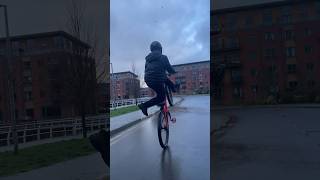 Wet wheelie tricks🔥 #wheelie #shorts #rain #uk #viral