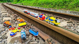 Mencari dan Merakit Kereta Thomas and Friends Babaranjang dan Kereta Seri Look Play Pengankut Beko