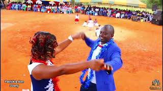 BEAUTIFUL COUPLE DANCING AT THEIR DOWRY CEREMONY