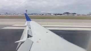 United Express CRJ-200 landing LAX International Airport