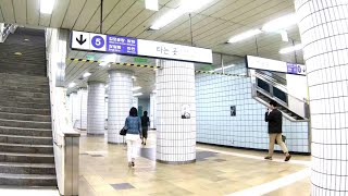 Seoul Yangpyeong station intersection and platform on Line Number 5 Purple color #8000FF code