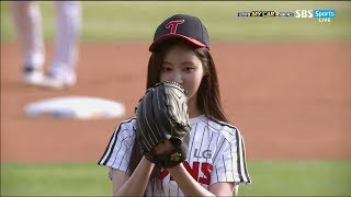 [MOMOLAND] Yeonwoo's first pitch | Jooe batter