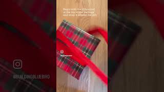 How to make a bow for your gifts - and reuse the ribbon afterwards!