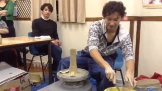 Throwing pottery/ Bizen potter from Japan demonstrated 3 / spiral method No1