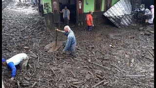 BANJIR BANDANG Menerjang Sulawesi Tengah Kabupaten Sigi Tadi malam ...Warga Histeris