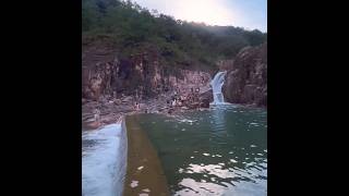 healing di air terjun sungai hutan batu besar