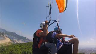 Henrique Voando de parapente em São Vicente.