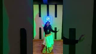 let's garba guys 🥰✨|#grabah #acompany #ayushi badoniya #trendingshorts #viral