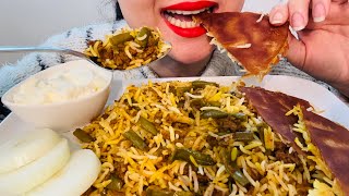 Asmr eating Persian rice with meat| موکبانگ لوبیاپلو‌با ته دیگ نون و پیاز