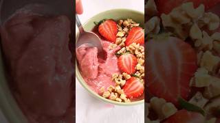 Smoothie bowl de morango e abacate 🍓🥑