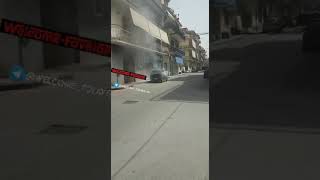 Una Fiat Panda prende fuoco in strada