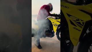 Suzuki V-Strom 250 Burnout #trending #viral #shortsviral #youtubeshorts