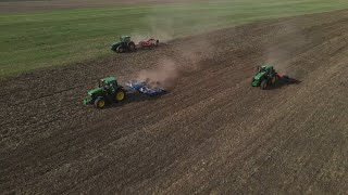 3x John Deere tractor on 1 field!