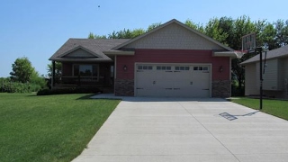 1122 Denver Place SE Orange City, IA