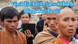 Sư Thích Minh Tuệ & người vệ sĩ "đặc biệt"...?