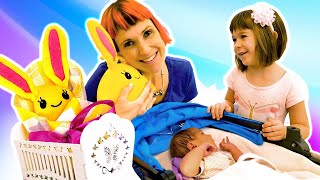 👶 Nueva CUNA para el bebé 👶 Juegos de bebé con Bianca. Video de juguetes de peluche