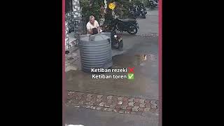 ketiban rezeki ❌ ketiban Toren ✅  prindavan emang beda #memes #funny #shorts #meme #lucu #ngakak