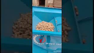 Groundnut decorticator machine ( Removing outer husk of groundnut pods)