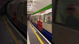 LONDON TUBE! #thetube #tube #paddington #theunderground #bakerlooline #circle #london