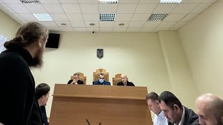 Лавра 15.02.24. Суд по выселению монахов. В зале суда: Закон и горячая молитва