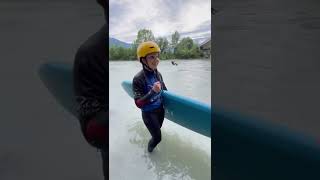 Surfen auf dem Fluss: So cool ist Riversurfing in Innsbruck 🏄‍♀️😎 #shorts