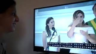 Veja a reação dessa surda durante o discurso da primeira dama em linguagem de sinais. Emocionante!!