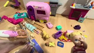 Playing Barbie dolls, Chelsea and Barbie toys