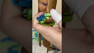 I share with you a tutorial on how to make wavy hair for a doll💕 #bratz #barbie #shorts