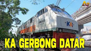 GERBONG DATAR‼️MOMENT LANGKA KLB Kereta gerbong Datar dari Stasiun Gedebage menuju Stasiun Tegal