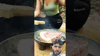 मीट पका रही है #Shorts #ytshorts #bushcraft #camping #bushwoman #survivalgirl #bushcamp #cooking #ou