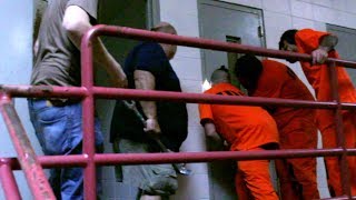 Getting trapped in the prison cell. (raw footage)