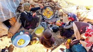 baking delicious cookies by nomadic lady for her friendship family_nomadic lifestyle Iran2023