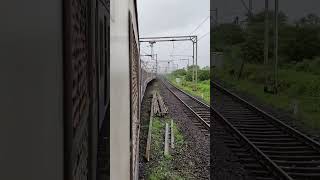 Mumbai Local crossing over to Fast track at Vasai Rd, WR 4X Speed Video  #indianrailways #mumbai