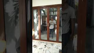 Pintu Lipat Aluminium Serat Kayu