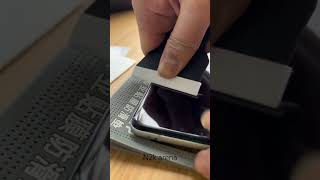 how to apply a screen protector on a curved display phone ? #shorts #feed