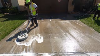 Pressure washing this DIRTY Driveway and house with Wifey