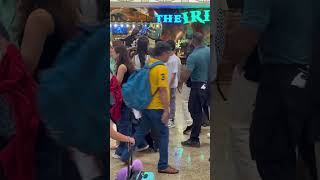 Hrithik Roshan Mumbai Airport #travel #viralvideo #hrithikroshan #mumbaibollywood #viralshorts