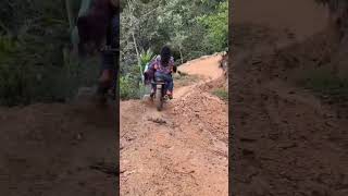 🌧🌱🤠Motoqueiro em dias de chuva na roça, é desse jeito, adrenalina pura