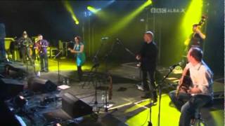 Julie Fowlis - Fionnlagh Ag Innereach Set.-.flv