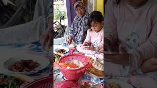 Makan Jengkol, Ikan Asin, Sambel Terasi, Lalapan, Bareng Emak Sayang. #asmr #mukbang #jengkol