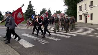 DZIEŃ SŁUŻB MUNDUROWYCH 15-08-2022 TOMASZÓW LUB.Przemarsz uczestników przez Rondo Solidarności.