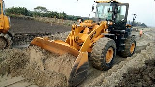 SEM 655D | Work is underway on a project to cut the soil and fix the road | caterpillar boy