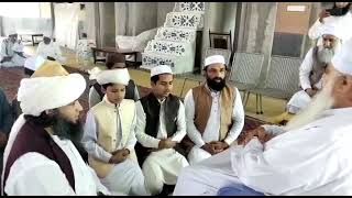 Khawaja Mehboob Elahi shb peer sayed Gyas shb(uch shareef) ko Bait farma rahy ha