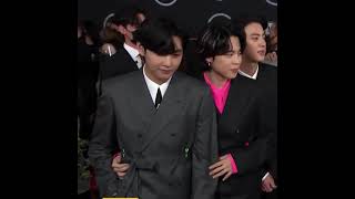 The way jimin garbbing taehyung(FRIENDSHIPGOAL)😍 #bts #btsama #jimin #taehyung #americanmusicawards